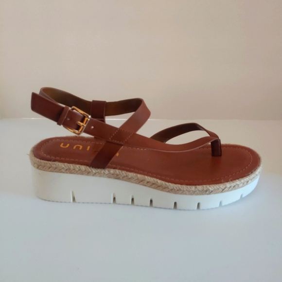 NWT Unisa Vegan Leather Strappy Sandals Women's Size 9 - Picture 2 of 6